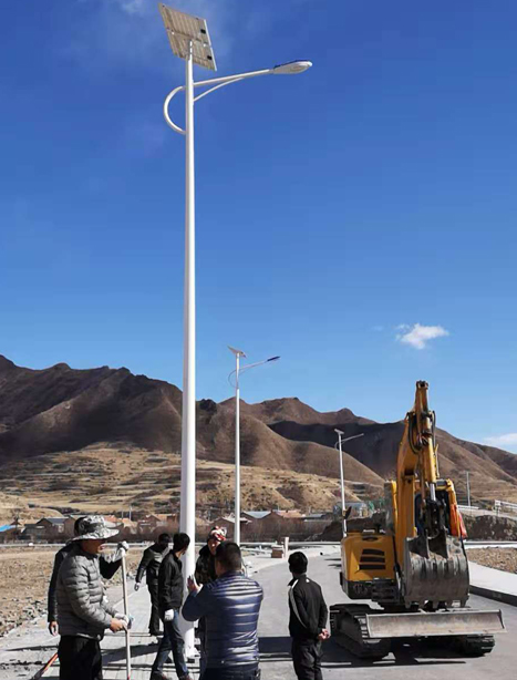 甘南碌曲10米洛隆太阳能路灯项目