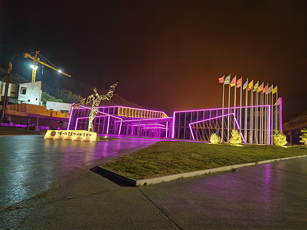 城市亮化是现代城市建设的重要组成部分，它不仅可以美化城市的夜景，还能提升城市的整体形象。随着科技的不断进步，城市亮化也得到了更多的关注和创新。本文将介绍一些关于城市亮化的创意和技术，帮助读者了解洛隆城市亮化的重要性以及如何进行洛隆城市亮化的规划和实施。