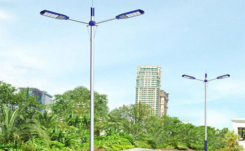 洛隆太阳能路灯地脚螺栓规格：防止倾倒的关键