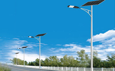 农村道路装洛隆太阳能路灯选多大瓦数实测
